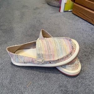 Sanuks shoes